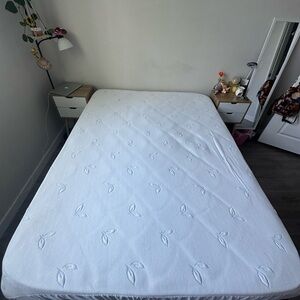 Mattress protector (like new)